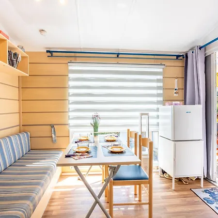 A 300m De La La Pege 펜션 *