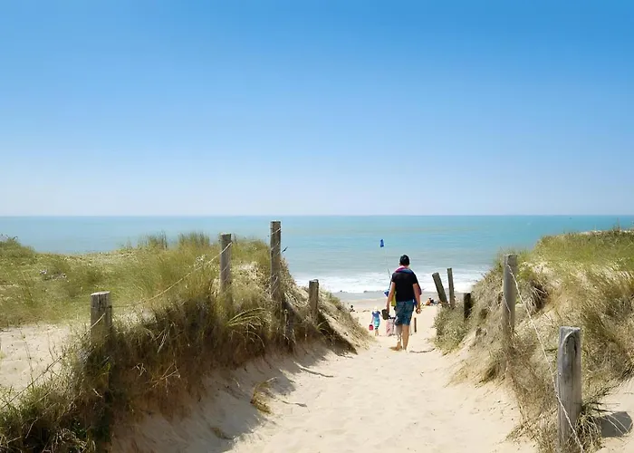 A 300m De La La Pege 생 힐레르 드 리에