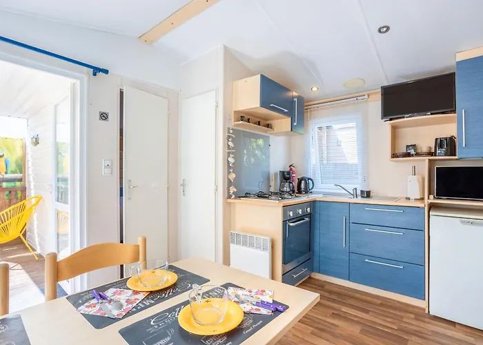 A 300m De La La Pege 펜션