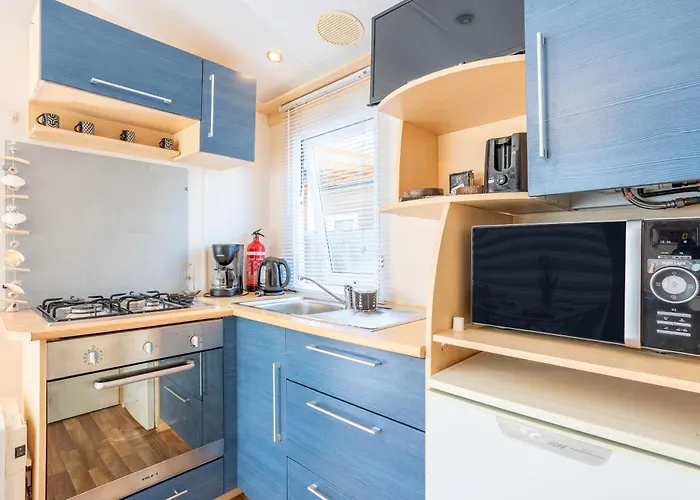 A 300m De La La Pege 생 힐레르 드 리에