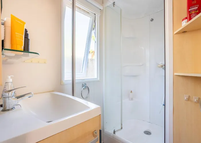 펜션 A 300m De La La Pege 생 힐레르 드 리에