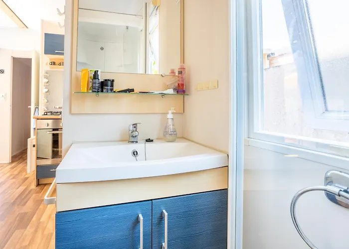 A 300m De La La Pege * 생 힐레르 드 리에