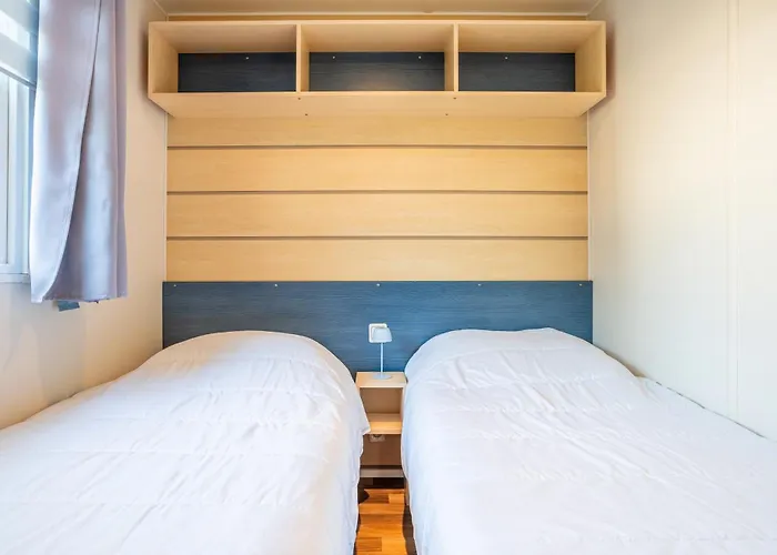 A 300m De La La Pege 펜션