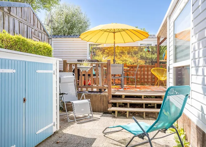 A 300m De La La Pege 펜션