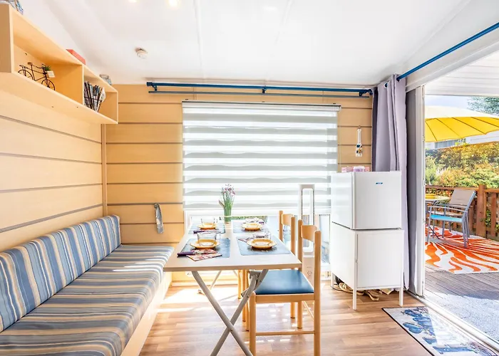 A 300m De La La Pege 펜션 *