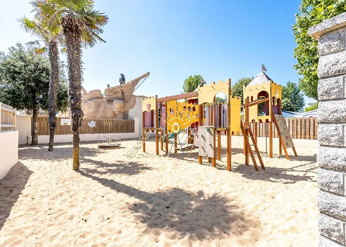 A 300m De La La Pege 펜션 생 힐레르 드 리에