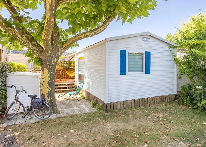 A 300m De La La Pege