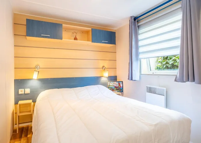 A 300m De La La Pege 펜션