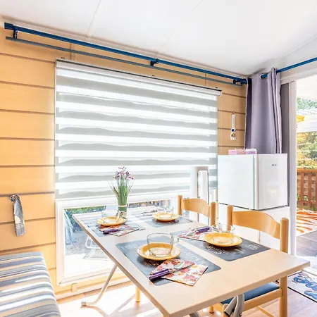 A 300m De La La Pege