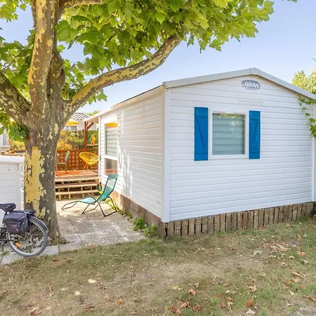 A 300m De La La Pege