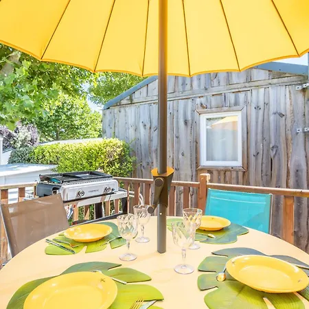 A 300m De La La Pege *