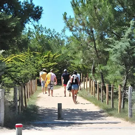 A 300m De La La Pege *