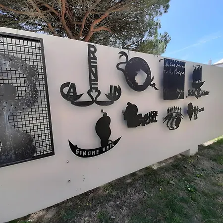 A 300m De La La Pege *